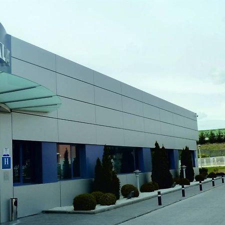 Hotel Puerta De Alcala Αλκαλά ντε Ενάρες Εξωτερικό φωτογραφία