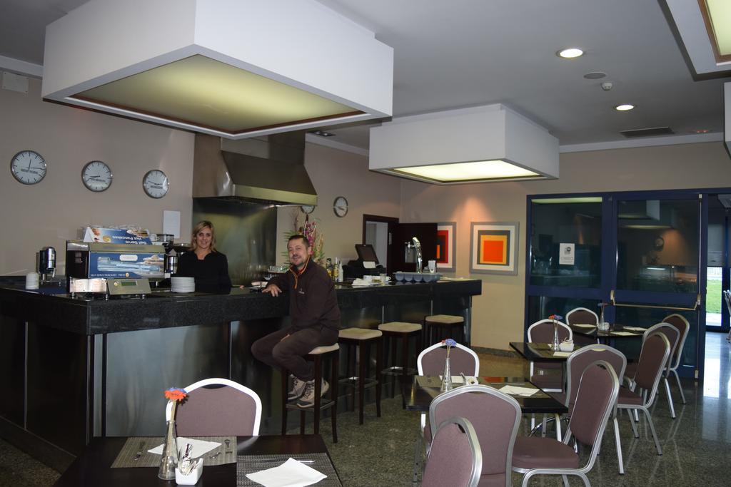 Hotel Puerta De Alcala Αλκαλά ντε Ενάρες Εξωτερικό φωτογραφία
