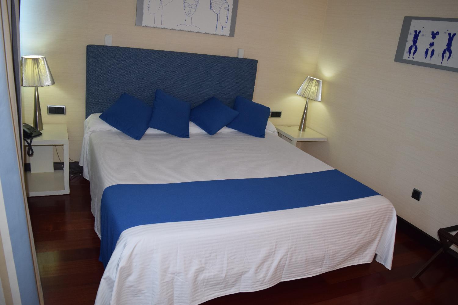 Hotel Puerta De Alcala Αλκαλά ντε Ενάρες Εξωτερικό φωτογραφία
