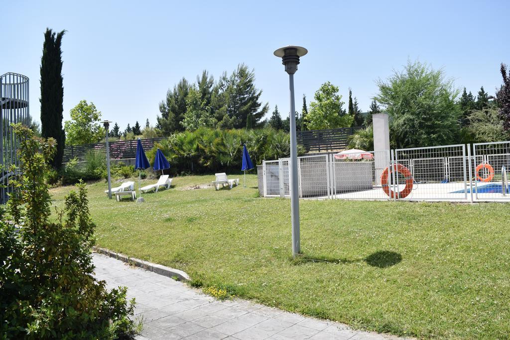 Hotel Puerta De Alcala Αλκαλά ντε Ενάρες Εξωτερικό φωτογραφία