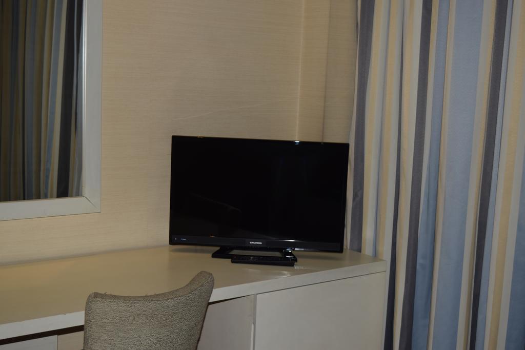 Hotel Puerta De Alcala Αλκαλά ντε Ενάρες Εξωτερικό φωτογραφία