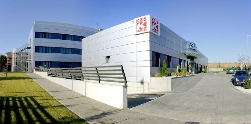 Hotel Puerta De Alcala Αλκαλά ντε Ενάρες Εξωτερικό φωτογραφία