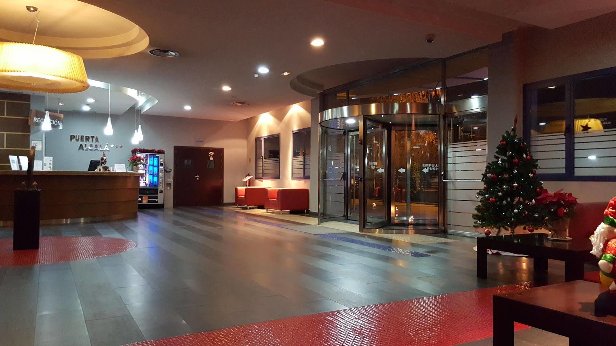 Hotel Puerta De Alcala Αλκαλά ντε Ενάρες Εξωτερικό φωτογραφία